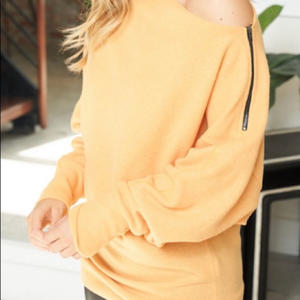 On/Off shoulder zip sleeve top
